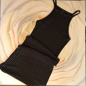 Beautiful dress Forever 21. Form fitting soft!